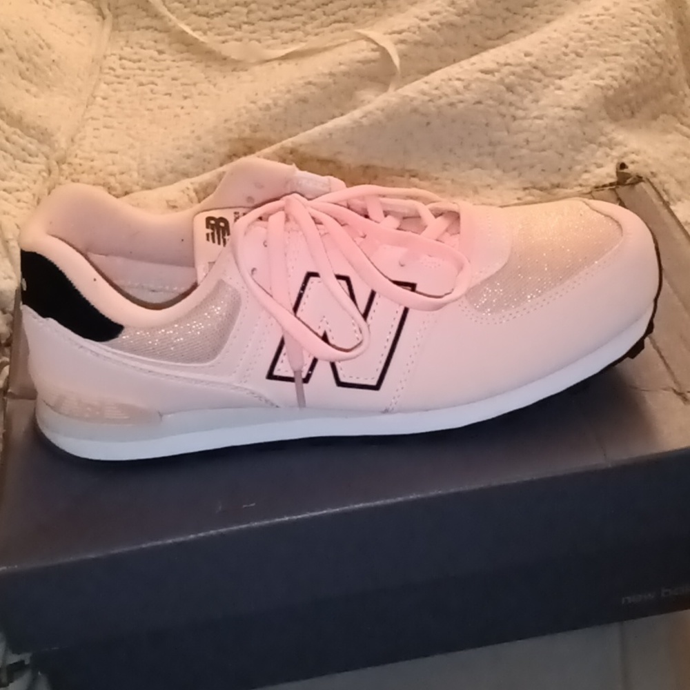 Pink new balance size 6y worn once